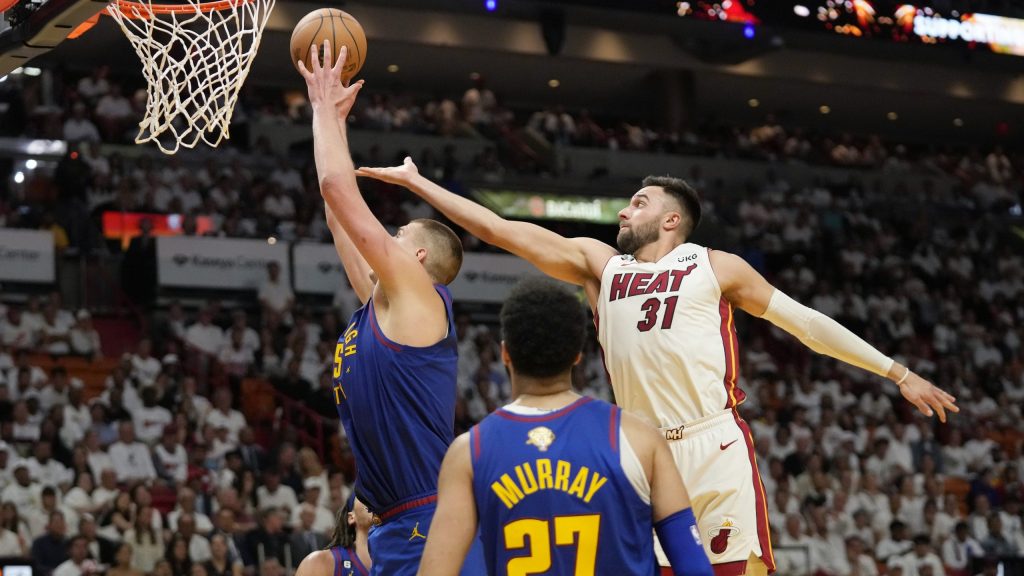 Nuggets recuperan la ventaja en las Finales de la NBA