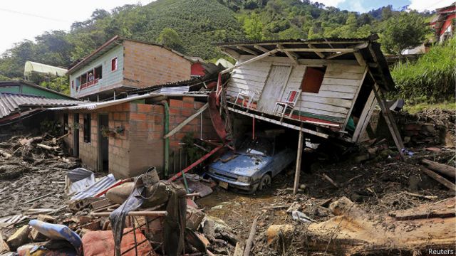 Al menos seis muertos y varios desaparecidos por avalancha en centro de Colombia