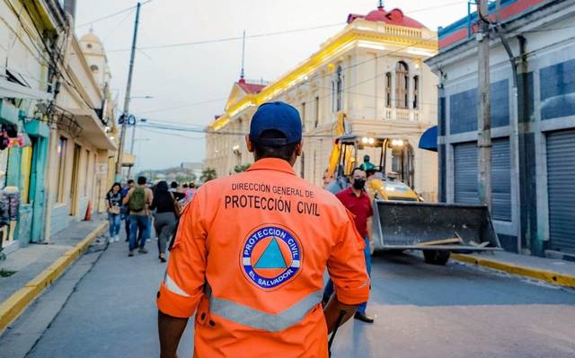 Fuerte sismo en el Pacífico sacude parte de Centroamérica