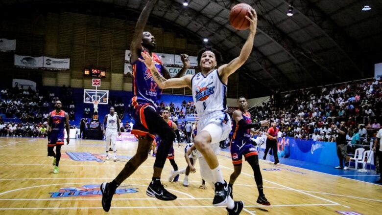 Jassel y Bautista llevan a Titanes a vencer a Reales