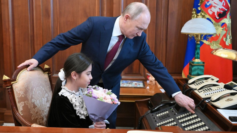 Putin prepara flores para encontrarse con una pupila que lloraba porque no podía verlo en su ciudad