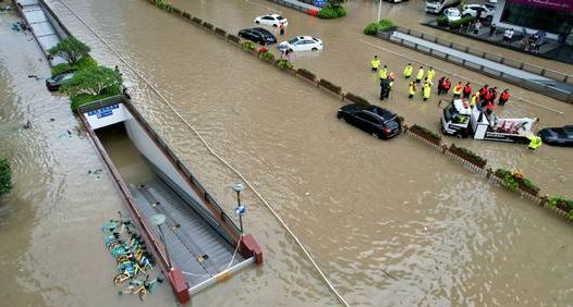 Tormentas dejan 2 muertos y 100 mil evacuados en China