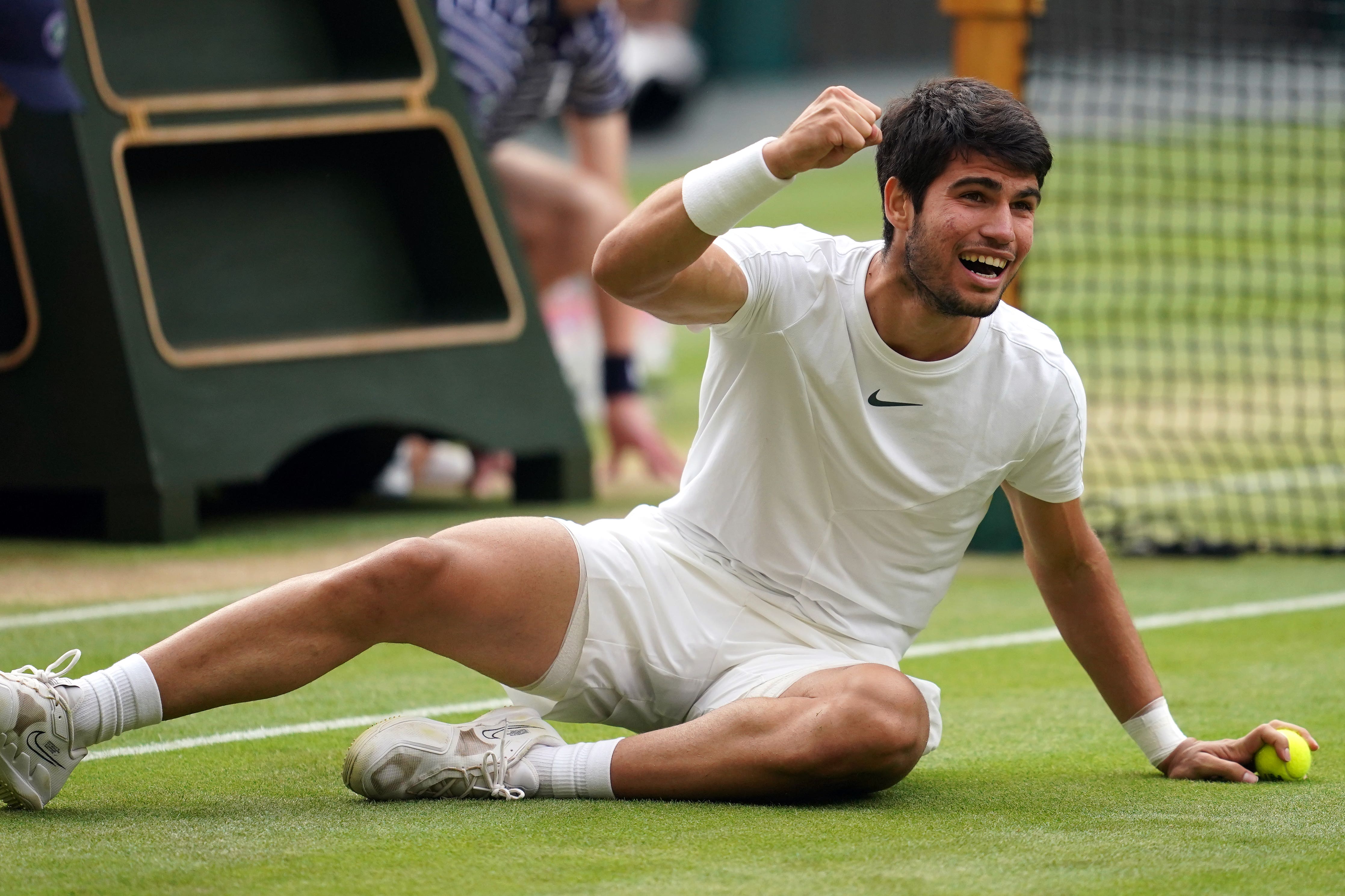 Carlos Alcaraz destrona a Novak Djokovic en la final de Wimbledon para la historia |  El independiente