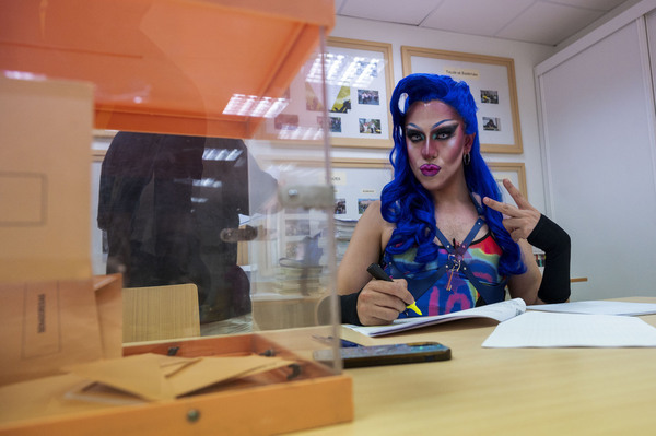 Miembro de la junta de Viral Drag Queen en las elecciones en España