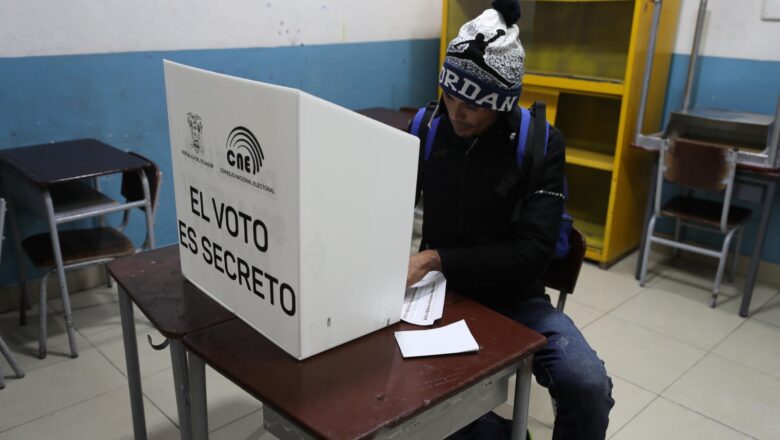 Abren los centros de votación en Ecuador para las elecciones