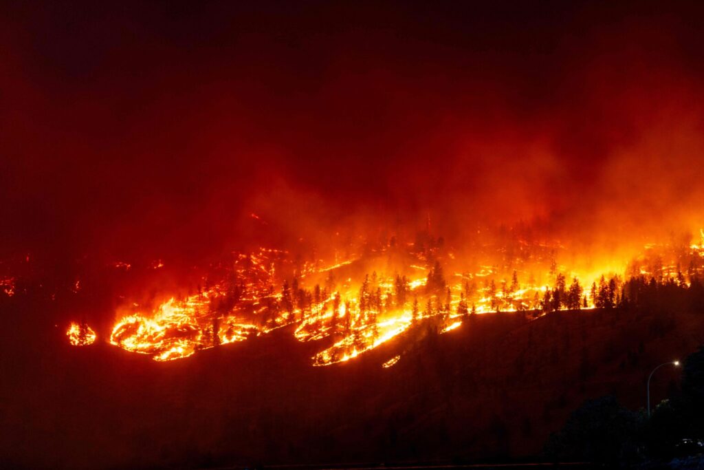 El oeste de Canadá declara el estado de emergencia ante el crecimiento de los incendios