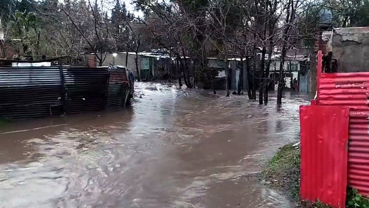 Inundaciones, evacuados y clases suspendidas Argentina