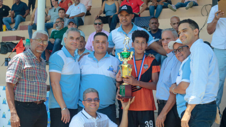 Cibao FC campeón interpretación XXXII del Fútbol Infantil Padre Vicente