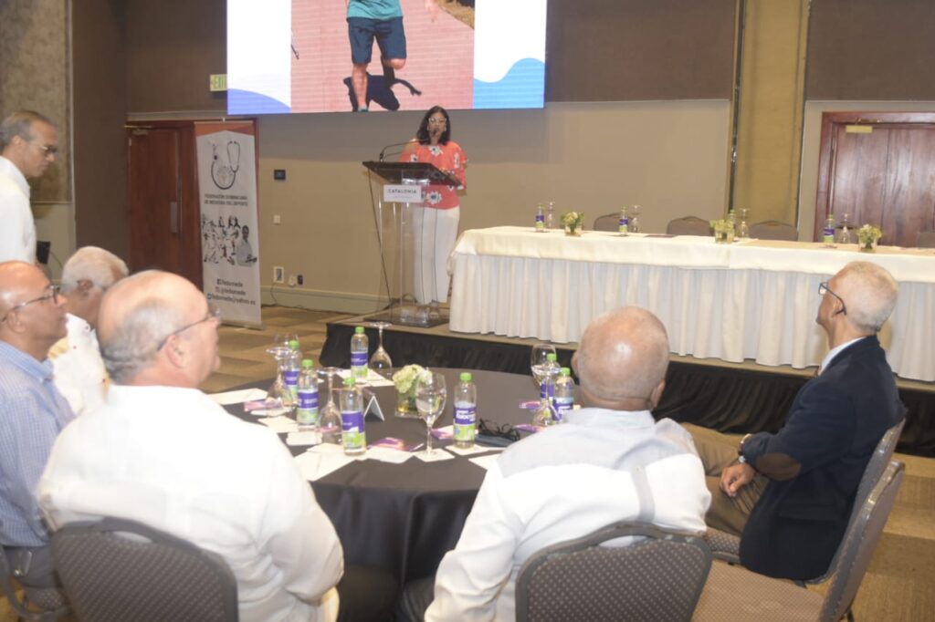 Ofrecen conferencia sobre prevención de lesiones deportivas