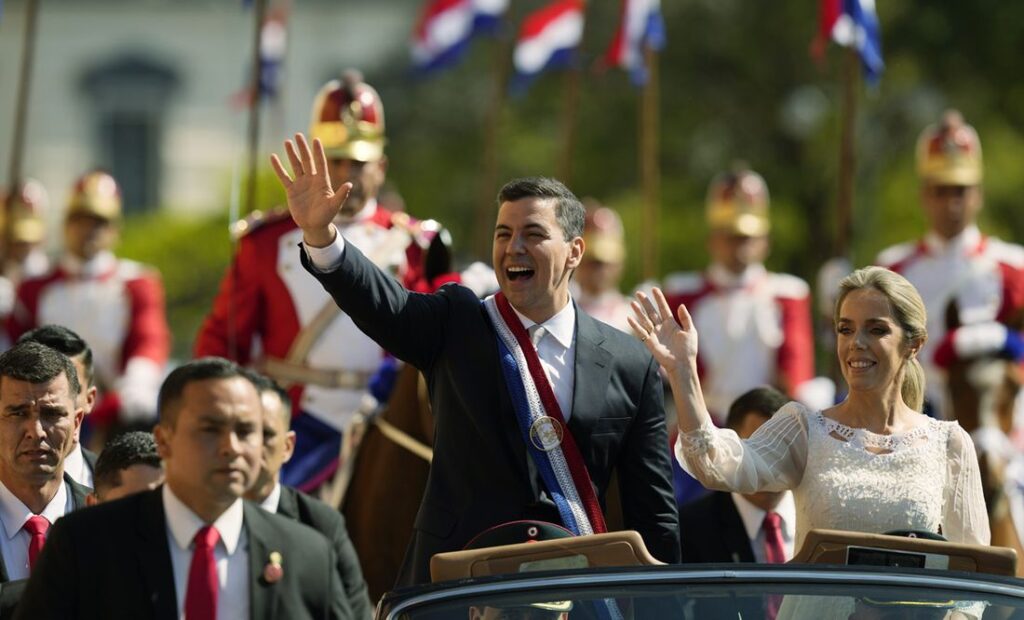 Santiago Peña asumió como nuevo presidente de Paraguay