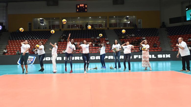 Voleibol femíneo 2003 fue agradecido en inicio Final Six