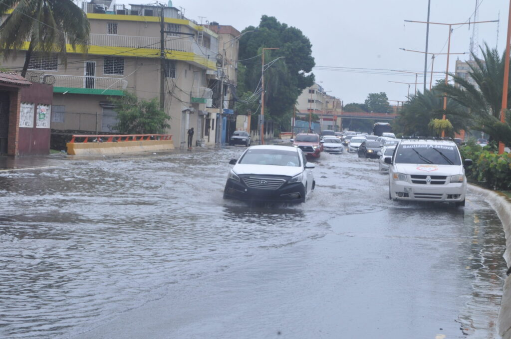 Tormenta Franklin toca tierra y amenaza con inundaciones en República Dominicana y Haití