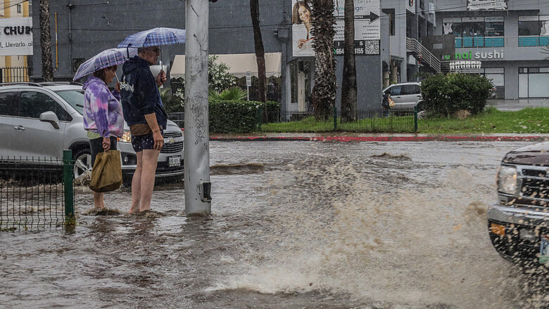 Tormenta Harold toca tierra en el sur de Texas y sus lluvias afectan todavía al noreste de México