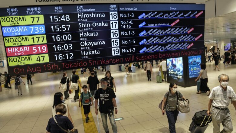 Trenes y vuelos cancelados en Japón por la presentación de un tifón en pleno período vacacional