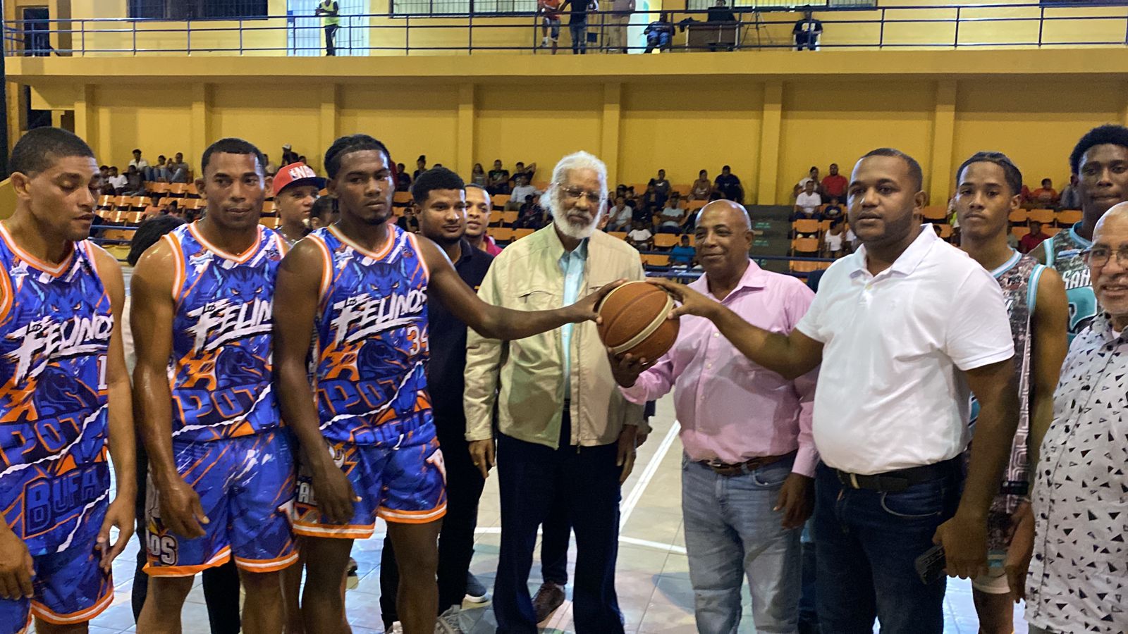 Juan Hubieres aportará 300 mil pesos al Torneo Superior de Baloncesto de Yamasá