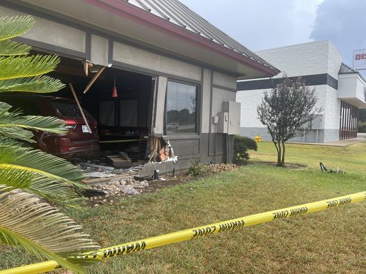 Texas: transporte se fortuna contra restaurante dejando heridos