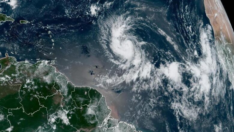 Alertan en Puerto Rico por el paso del huracán Lee