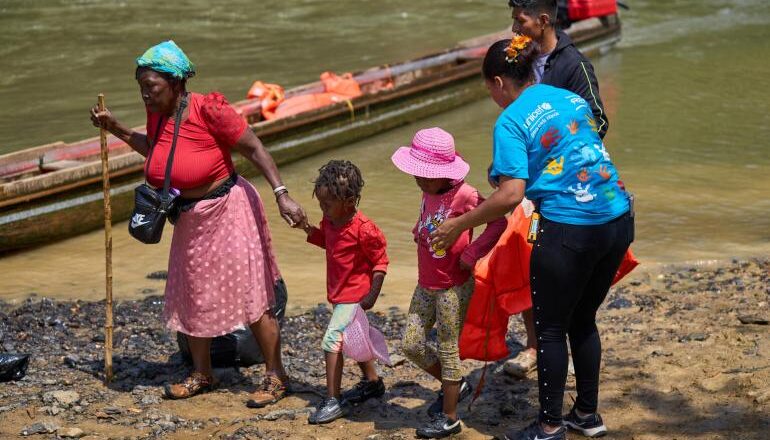 Cifra récord: 40,000 niños cruzó Darién en primera medio del año