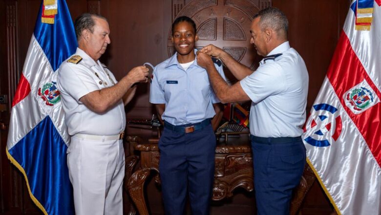 Ascienden a Marileidy Paulino al rango de segundo teniente de la Fuerza Aérea