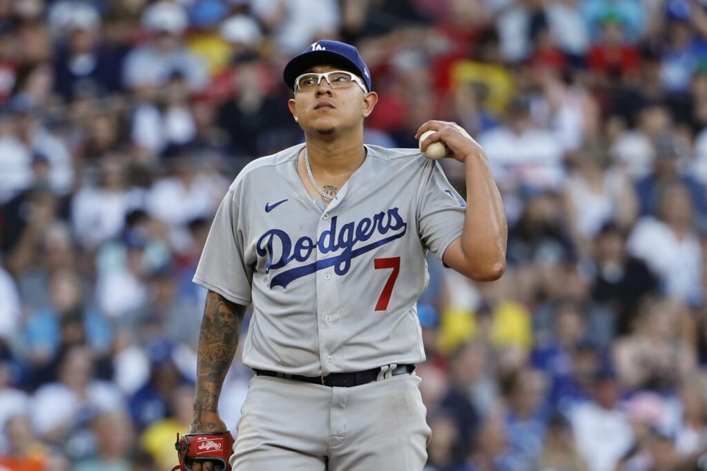 Julio Urías arrestado por cargos de violencia doméstica