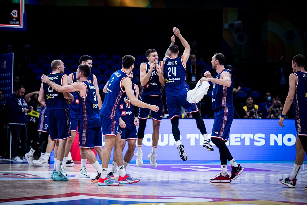 Bogda Bodganovic celebra que Serbia está en semifinales Copa Mundial de la FIBA