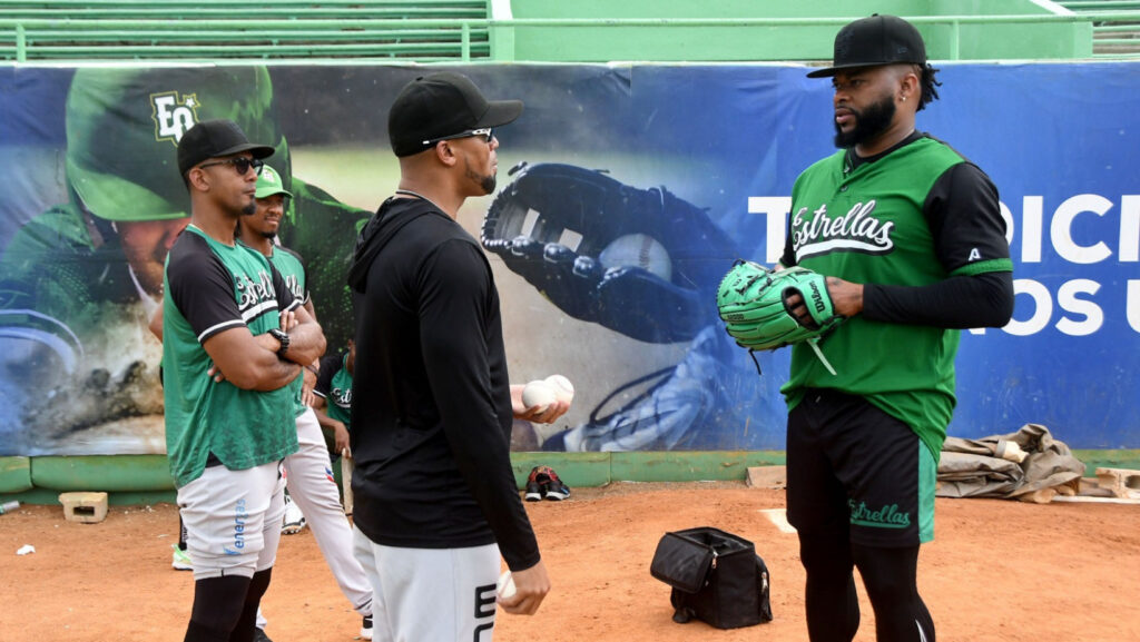 Lanzador Johnny Cueto, dirigente del pelotón de las Estrellas Orientales. FOTO: Fuente externa